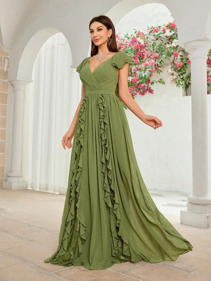 MgiacyV is a long dress with a double-layer ruffled collar, interlaced and folded lace with flags, and a large chiffon hem