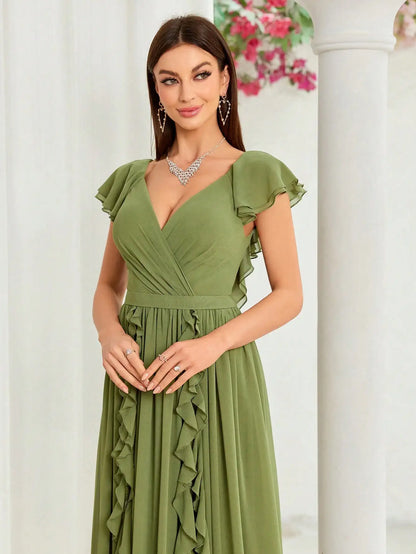 MgiacyV is a long dress with a double-layer ruffled collar, interlaced and folded lace with flags, and a large chiffon hem