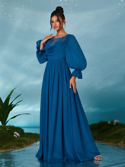 A high-end evening dress with a round neck, beaded flower edges, pearl chiffon, wrapped chest and flowing sleeves