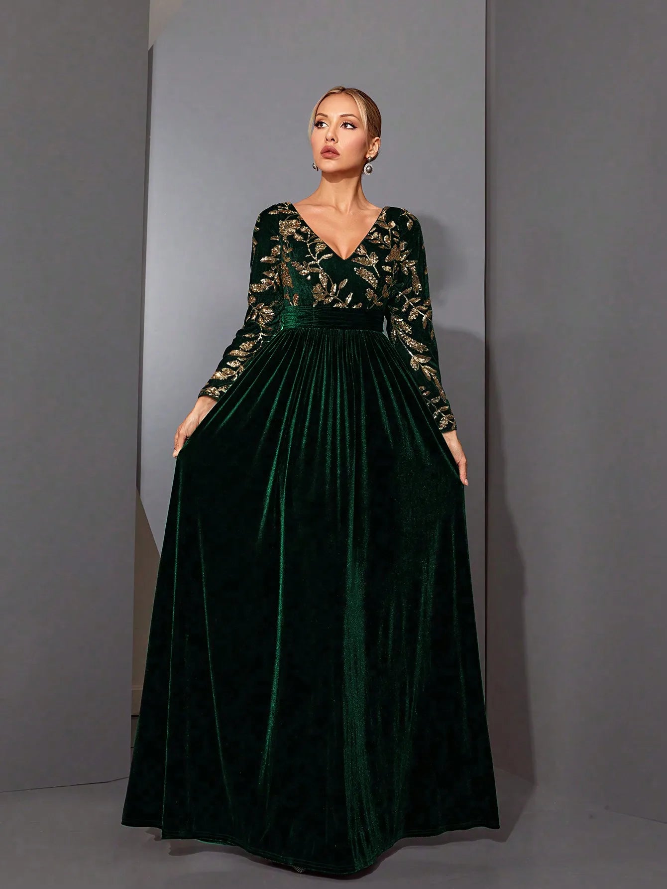 Mgiacyv-neck, gorgeous sequined, long-sleeved, velvet, large-sleeved dress with a cinched waist