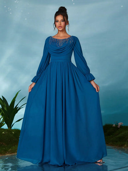 A high-end evening dress with a round neck, beaded flower edges, pearl chiffon, wrapped chest and flowing sleeves